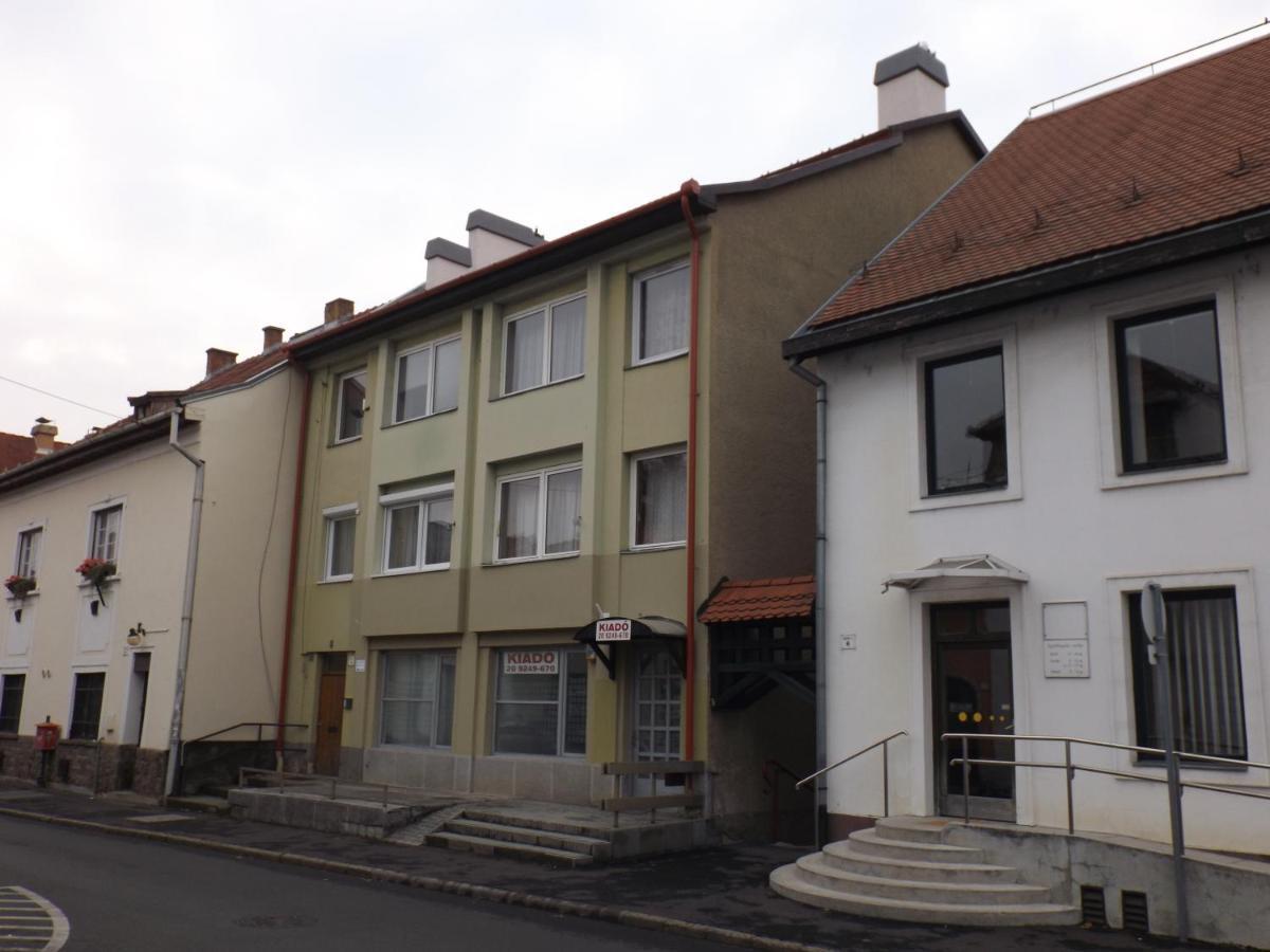 Vitalis Apartman Eger Extérieur photo